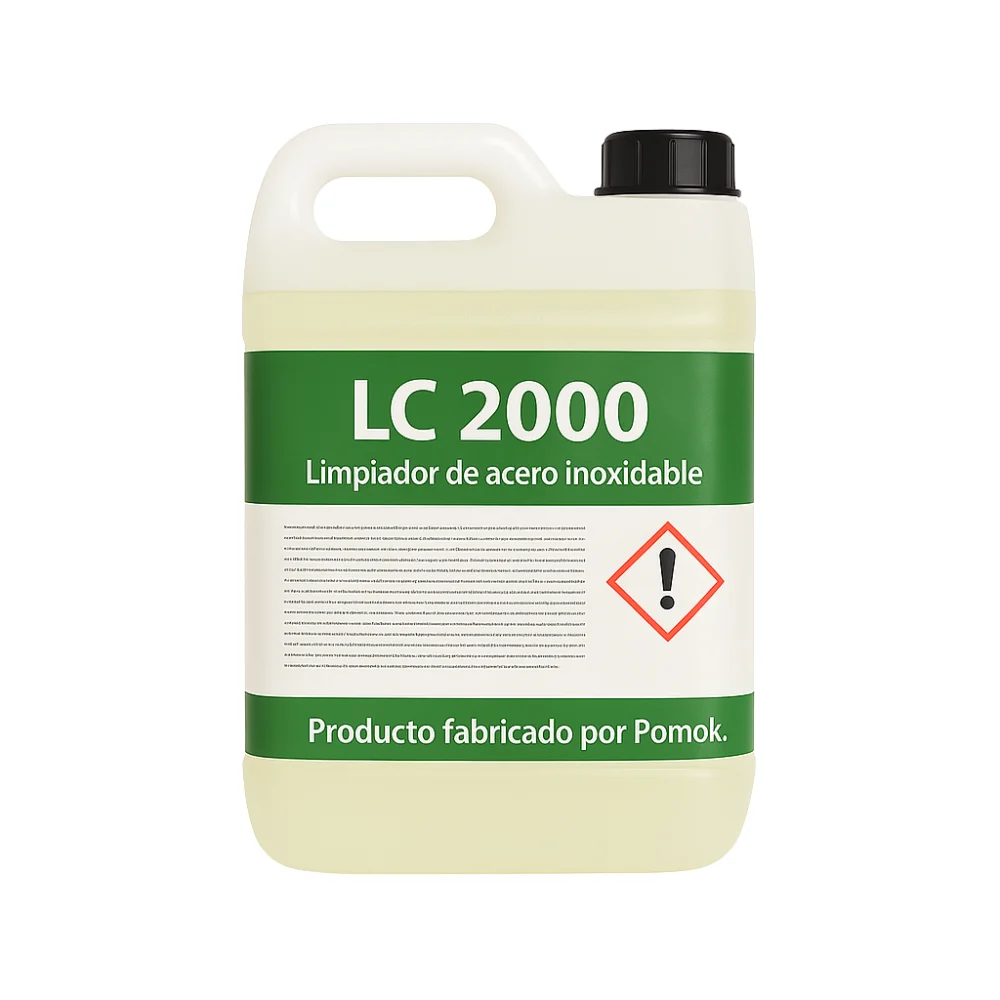 Envase blanco translúcido con líquido ligeramente amarillo del producto LC 2000, limpiador de acero inoxidable, con etiqueta verde y pictograma de advertencia, sobre fondo blanco.