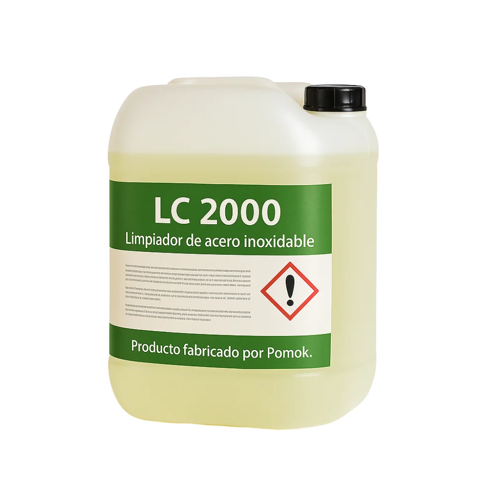 Fotografía de la presentación industrial del LC 2000, limpiador de acero inoxidable y utensilios de cocina, en envase de gran volumen con líquido amarillo translúcido y etiqueta verde.